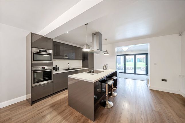 154, Denham Way, Rickmansworth photo 2