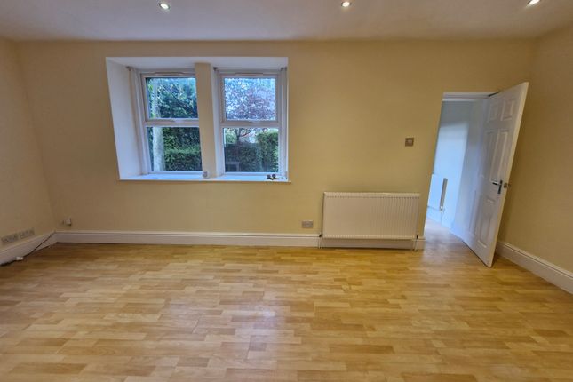 Flat to rent in Abbey Court, Horsforth, Leeds