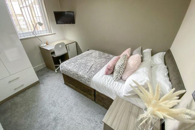 38, 3Alma St, London photo 3