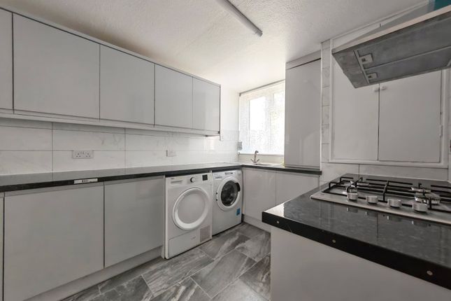 21, Pimpernel Way, Romford photo 4