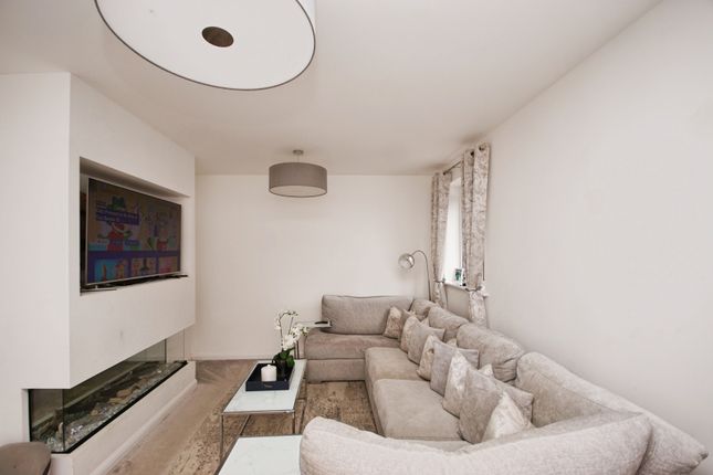 6, Eddy Croft, Dursley photo 3