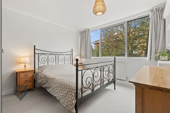 35, Claudia Place, London photo 4