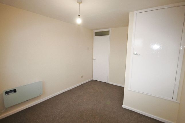 Flat to rent in Lingley Road, Great Sankey