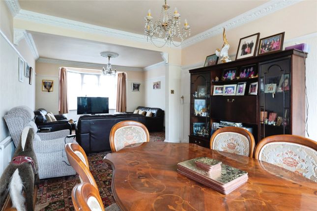 57, Collinwood Gardens, Ilford photo 4