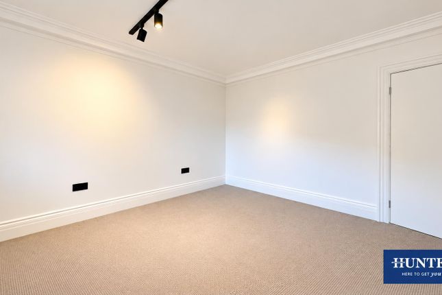 Oakfield Drive, Reigate photo 4