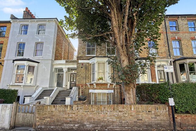 1-bed flat on London, £255,000