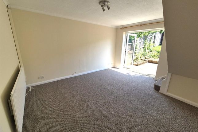 5, St. Dunstans Rise, Northampton photo 3