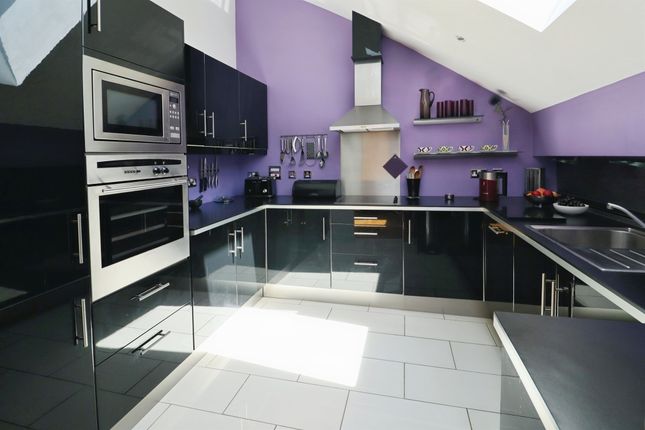 12, Ty Devonia, Pierhead View, Penarth photo 4