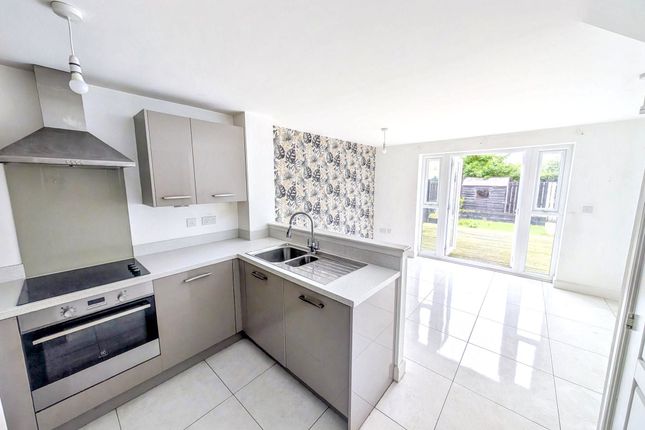 2, Smailes Close, Stockton-on-Tees photo 2