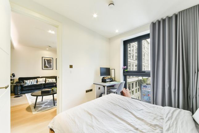 Flat for sale in Lincoln Square, 18 Portugal Street, London