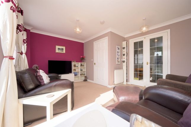 10, Yaffle Crescent, Kettering photo 4
