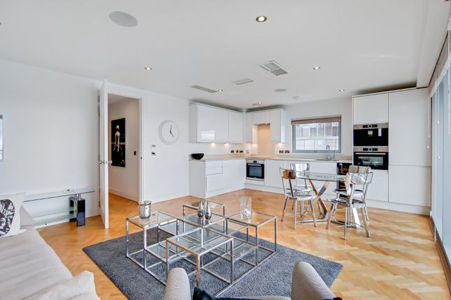 Flat Twenty Nine Bee, 58, Commercial Road, London photo 5