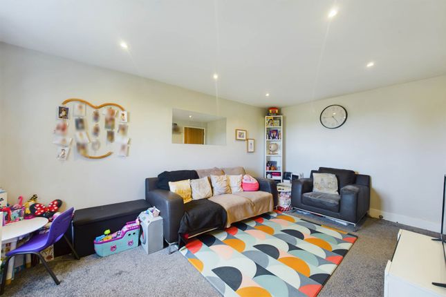 Flat for sale in Malin Court, Boxmoor