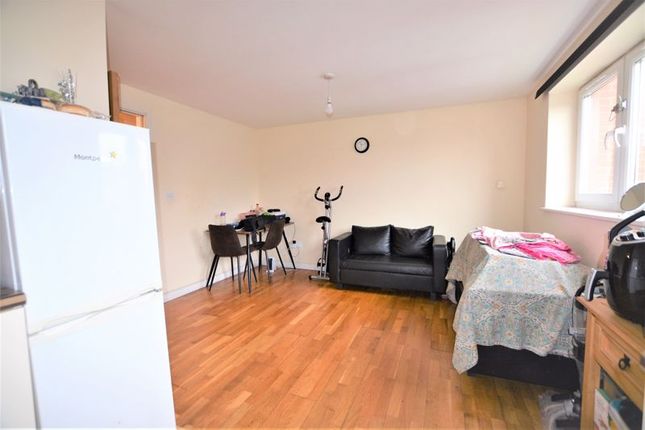Flat for sale in Chalvey Road West, Slough