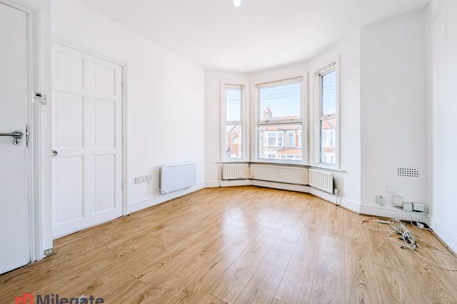 Flat 2 148, Windsor Road, Greater London photo 3