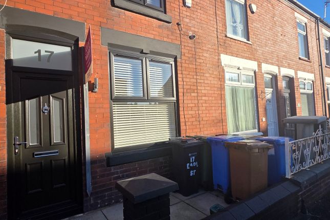 2-bed house on 17, Stockport, £1,250/mo