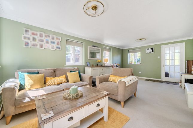 35, Hitherhooks Hill, Bracknell photo 2