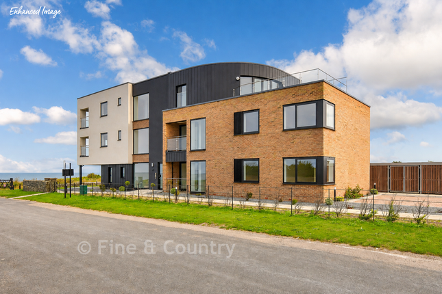 2-bed flat on Ocean View, Fitzroy Avenue, Broadstairs, £425,000