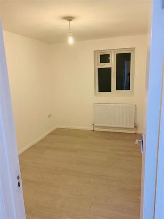 64, Gresham Drive, Romford photo 5