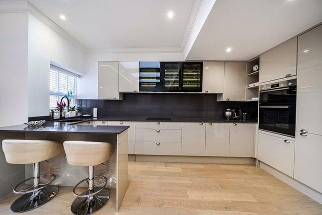 17, Kenilworth Avenue, Harrow photo 2