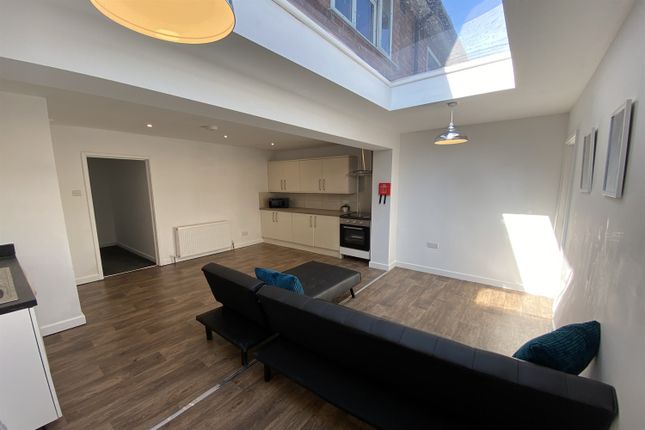 Terraced house to rent in Alexandra Crescent, Beeston