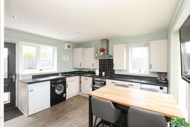 1B Quarry Road, Chesterfield photo 2
