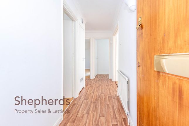 42, Eversley Lodge, HODDESDON photo 2