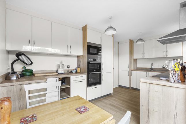 17, Peters Close, Prestwood photo 4