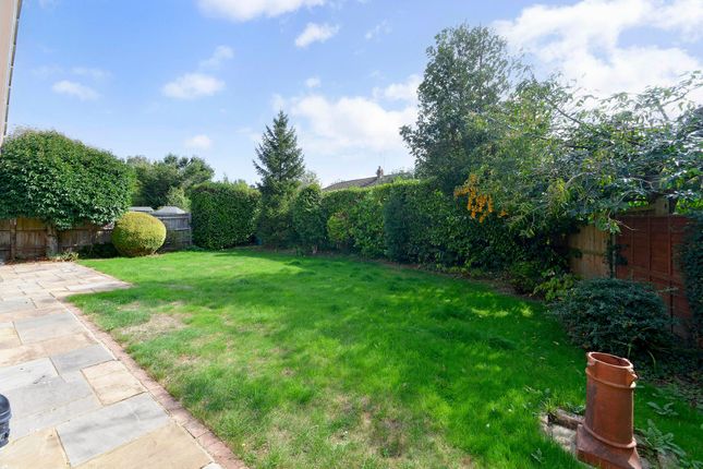 24 Grange Park, Cranleigh photo 4
