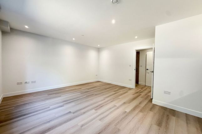 1 Streamside House, Greater London photo 2