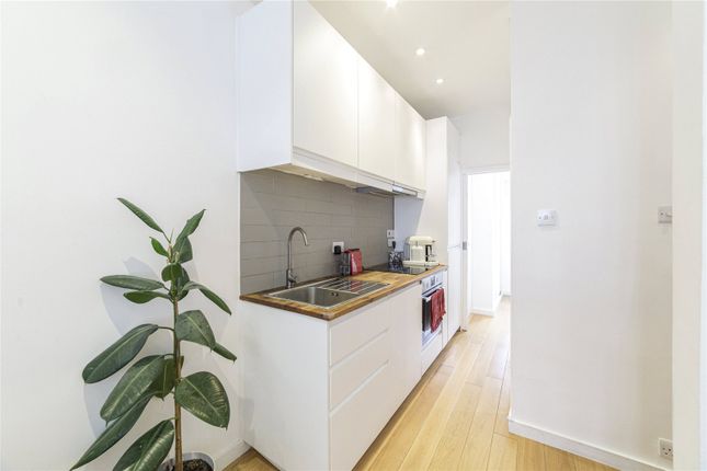 Flat to rent in St. Peter's Street, Angel
