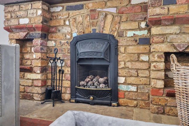 45 Burwood Road, Walton-On-Thames photo 4