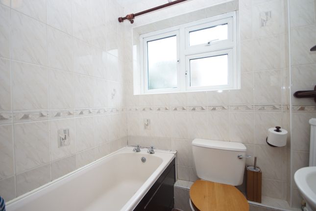 Abbey Close, Pinner photo 5