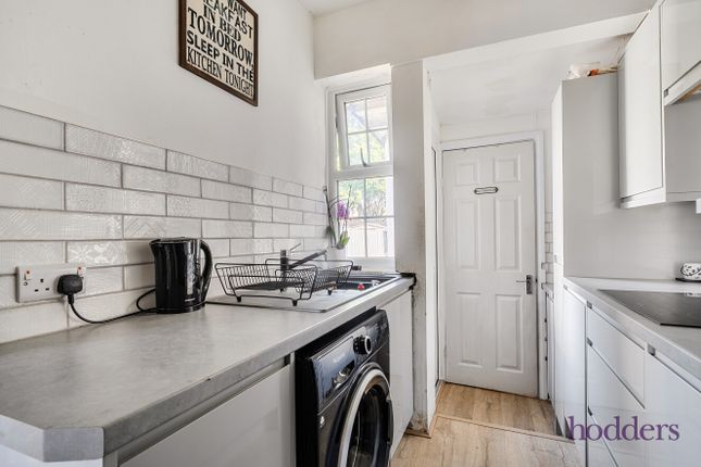 4, Bramley Close, Chertsey photo 3