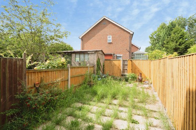 3, Blackthorn Close, Chesterfield photo 4