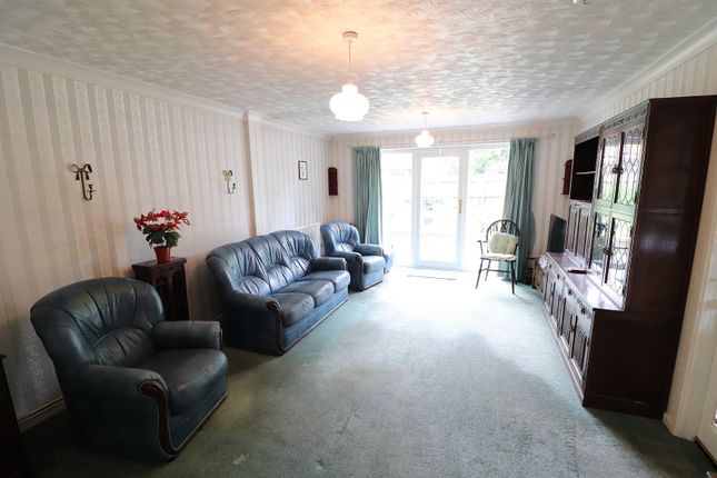 10, Corton Close, Hertfordshire photo 4