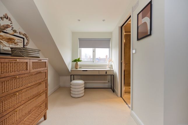 Flat to rent in Spezia Road, London
