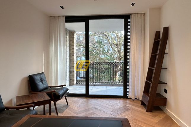 Duplex to rent in Cluny Mews, London