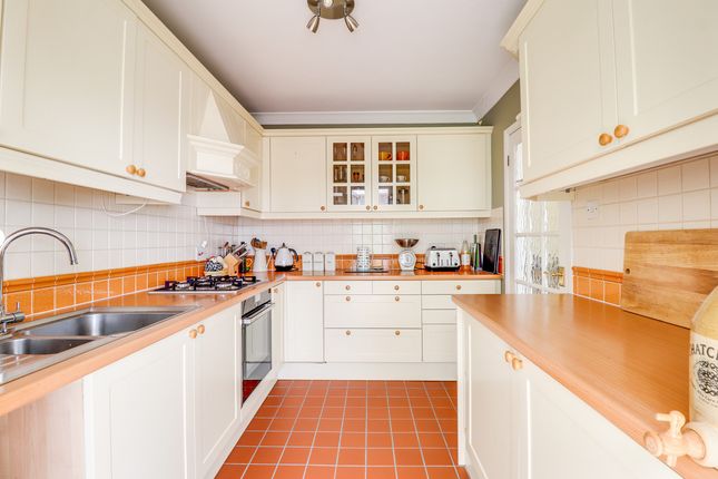 10, Sidwell Chase, South Benfleet photo 4