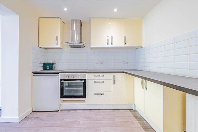 205, Turners Hill, Hemel Hempstead photo 3