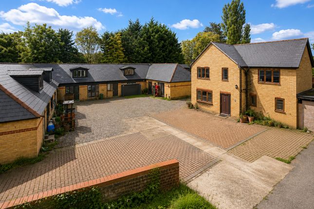 Flat Oak House, Wagon Road, Ganwick, Barnet photo 3