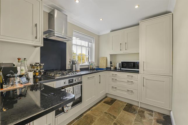 Flat 4, 8, Belsize Lane, London photo 4