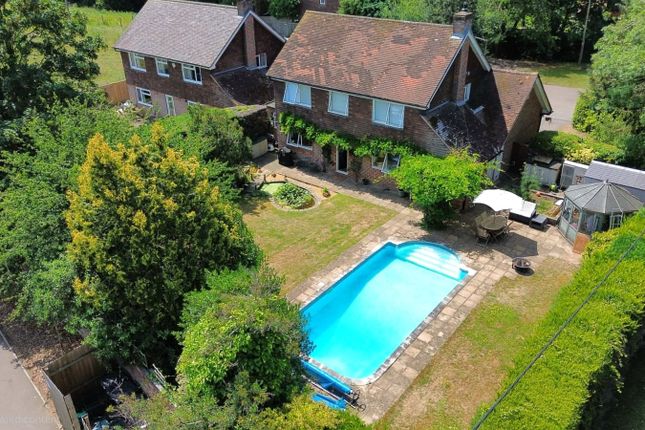 1, Charlotte Close, Thatcham photo 3