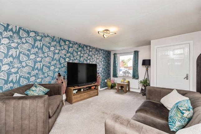 5, Hallcroft Gardens, Barnsley photo 2