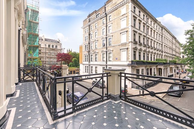 3, 44, Ennismore Gardens, London photo 4