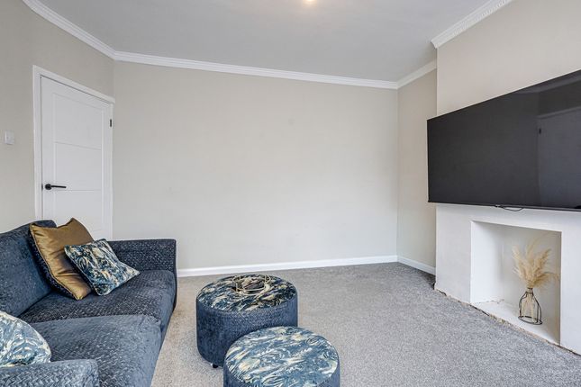 142, Elmsleigh Drive, Leigh-on-Sea photo 5