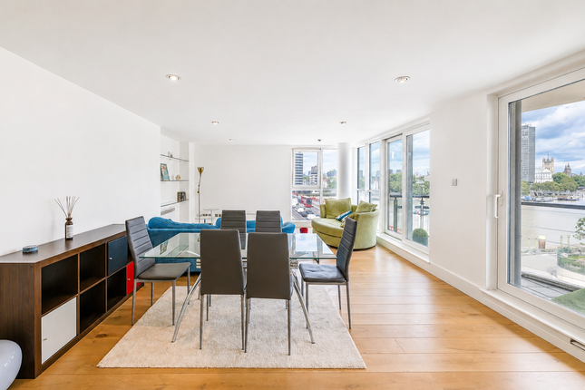 Bridge House, 18,Flat 81, St. George Wharf, London photo 2