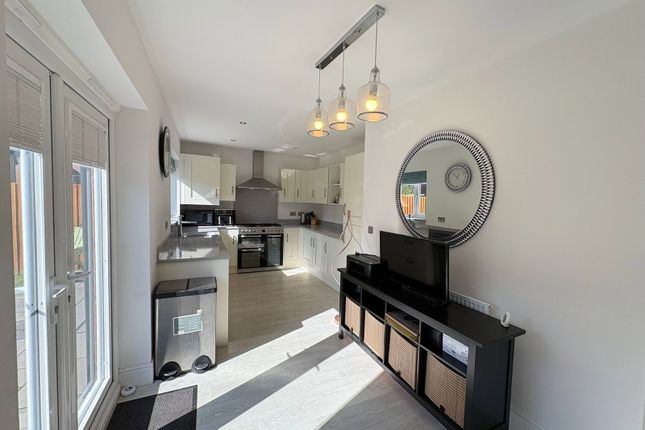 28 Stonechat Drive, Maghull photo 4