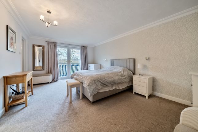 Flat for sale in Oakhampton Court, Park Avenue, Roundhay, Leeds