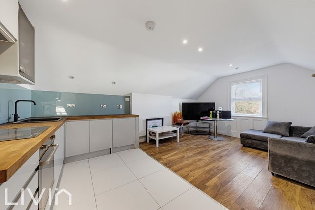 Flat B, South Croydon photo 3